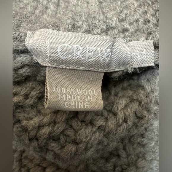 J. Crew Women’s Chunky Cabled Gray 100% Wool Button-Up Cardigan. - Picture 5 of 13